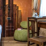 La Maison Du Sucre Bed & Breakfast 4*